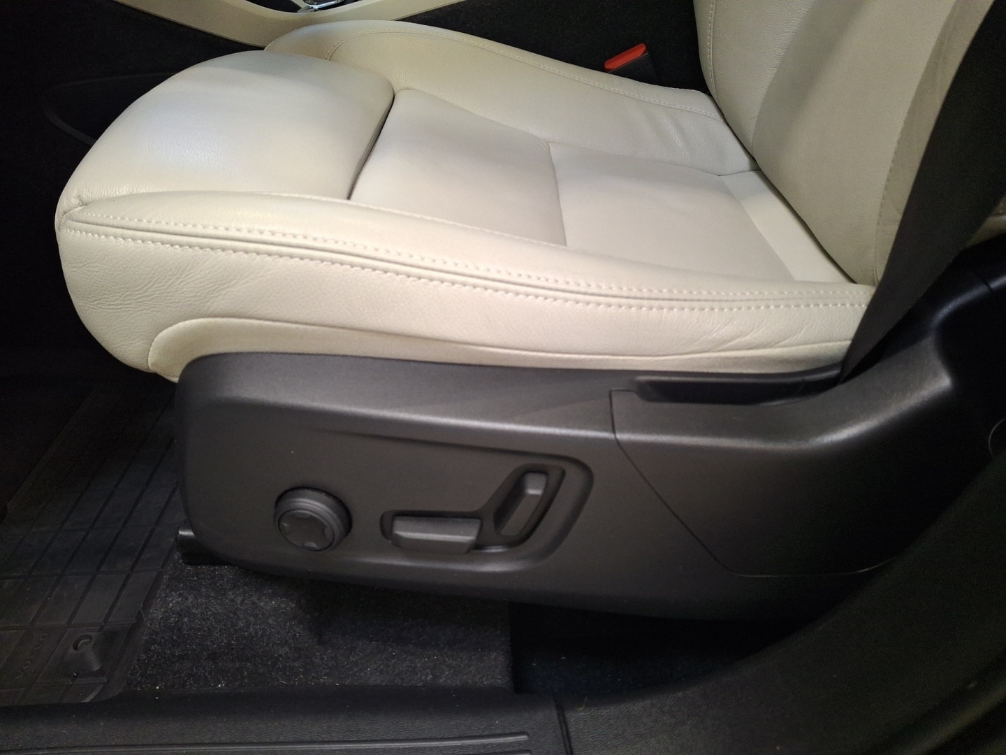 VOLVO XC40 18