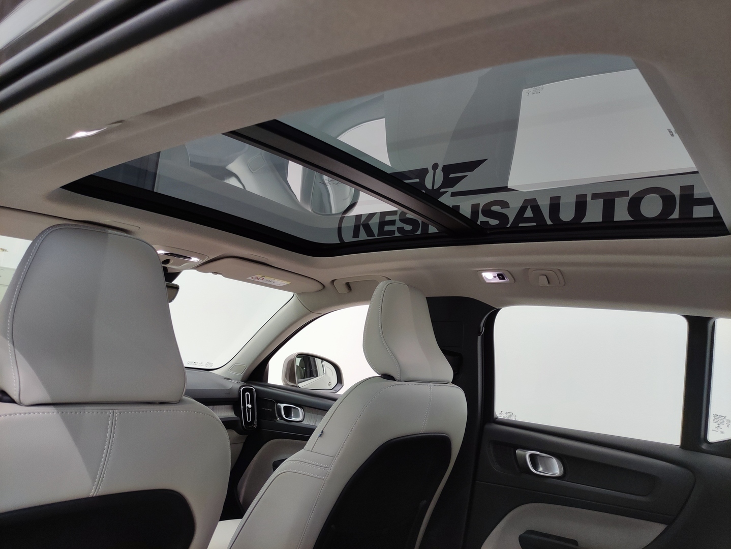VOLVO XC40 24