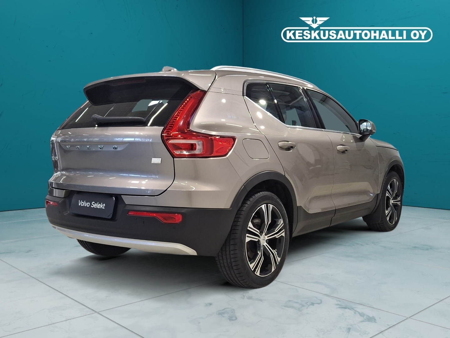 VOLVO XC40 5