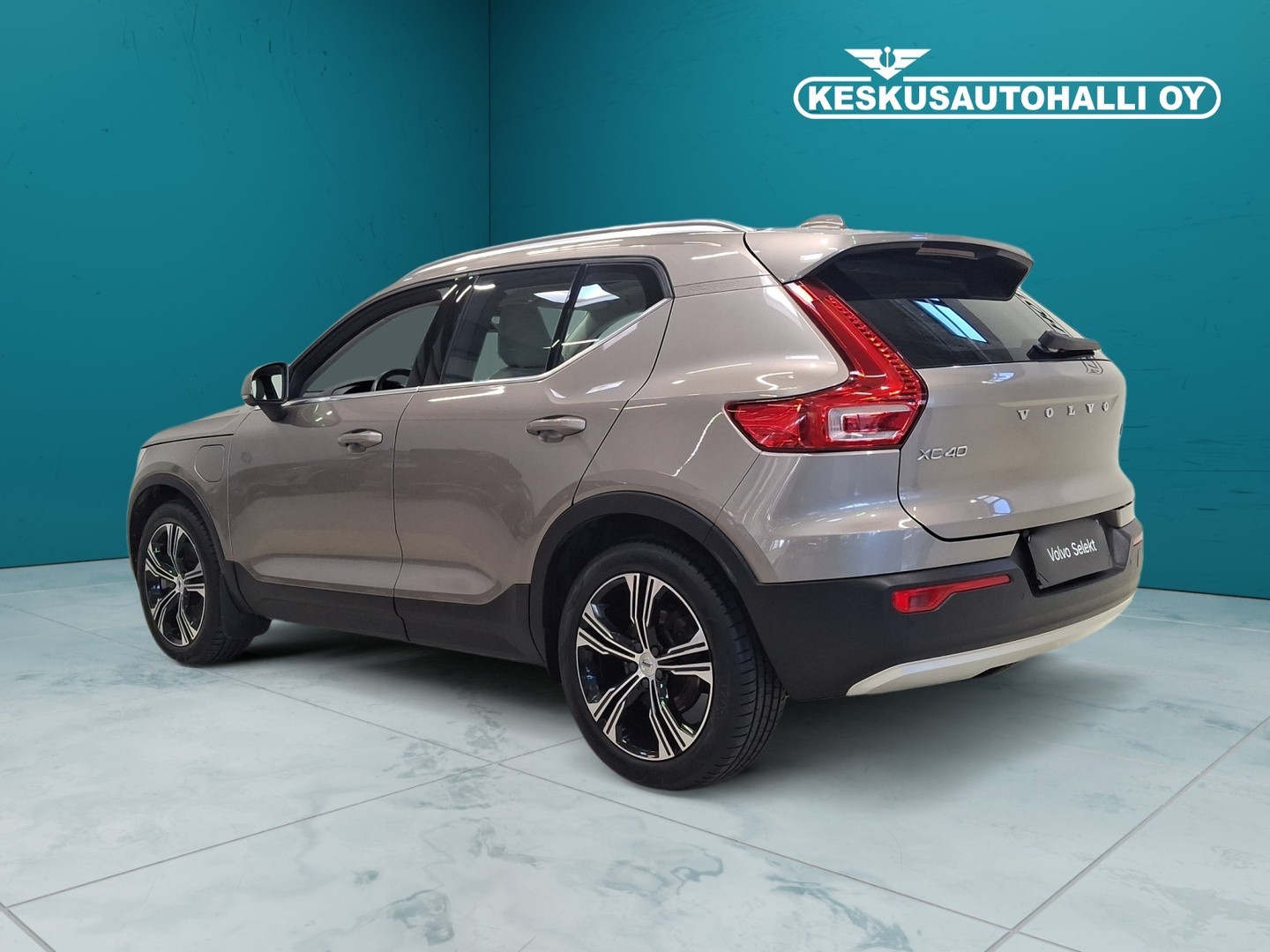 VOLVO XC40 6