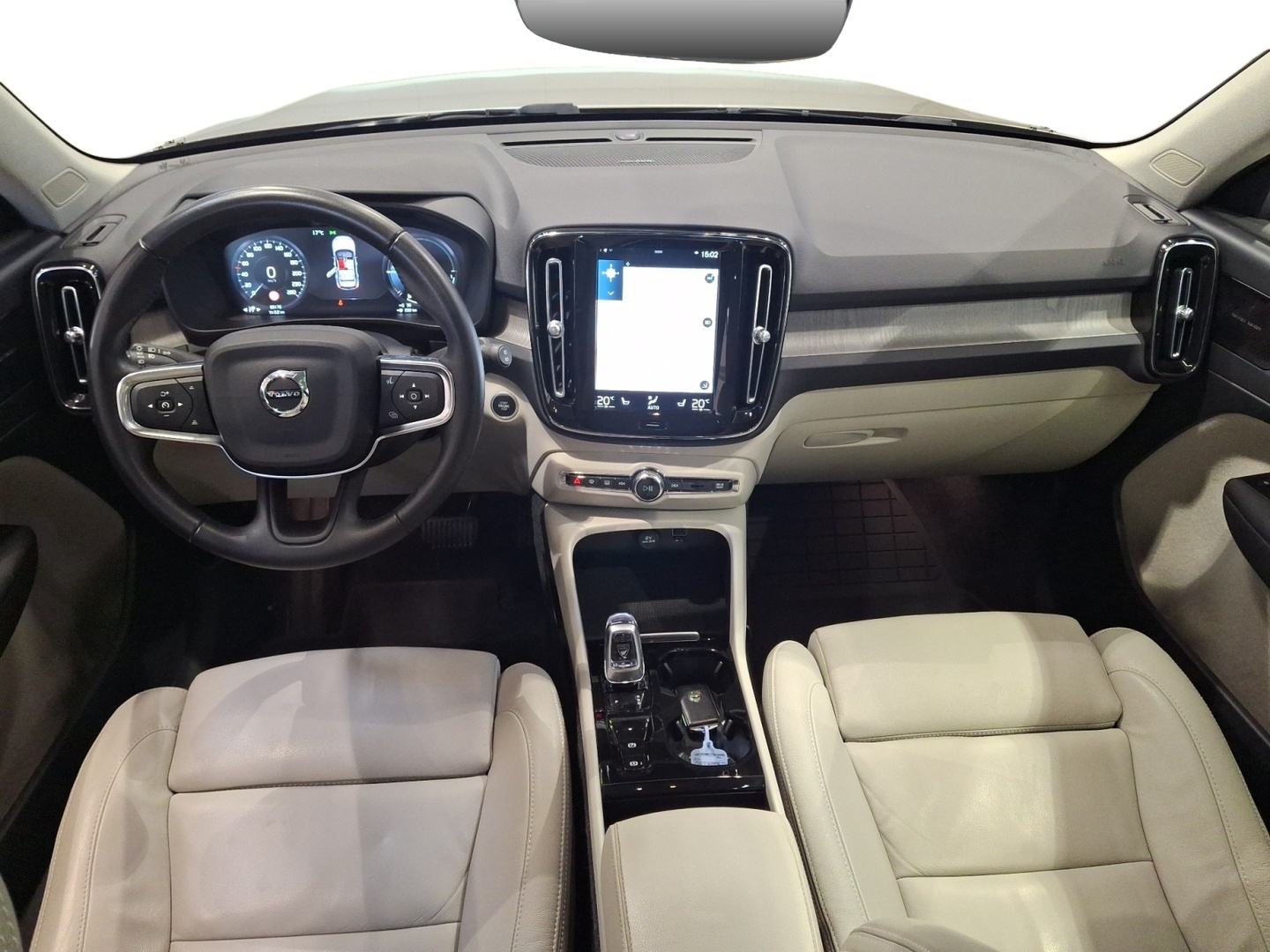 VOLVO XC40 9