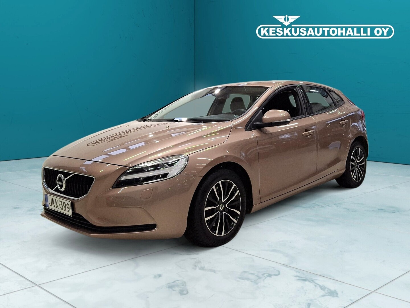 VOLVO V40 2017