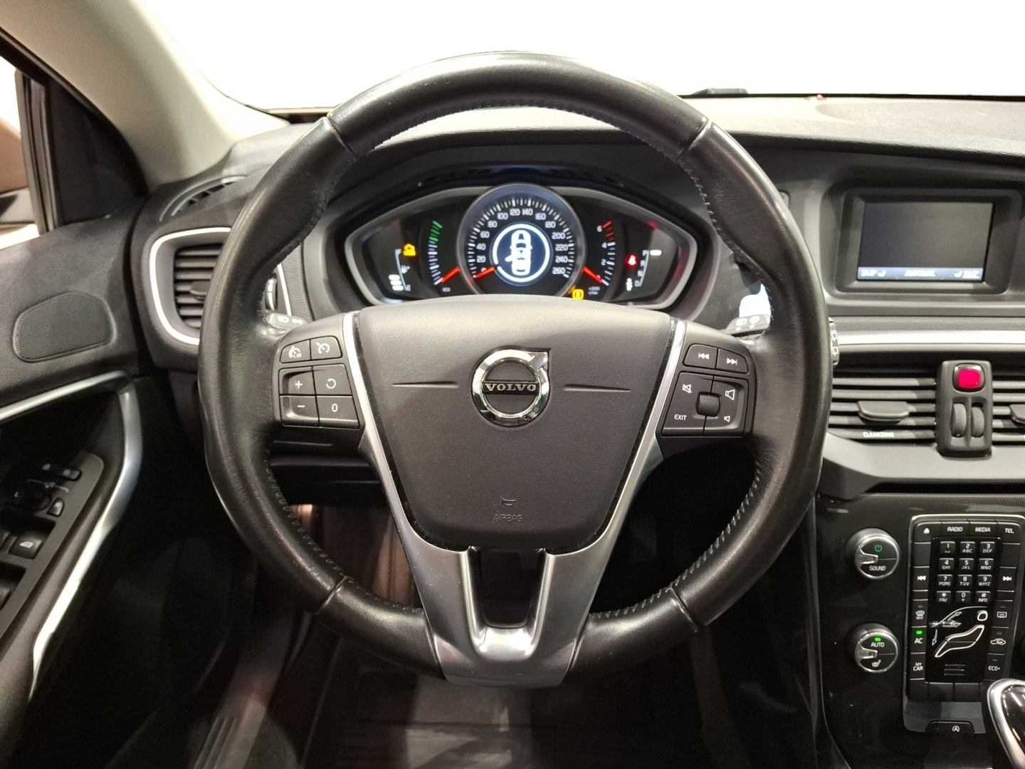 VOLVO V40 2017