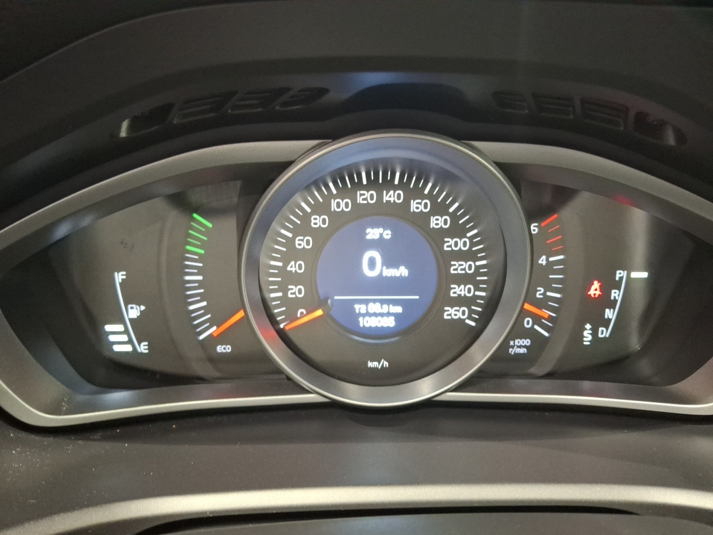 VOLVO V40 2017