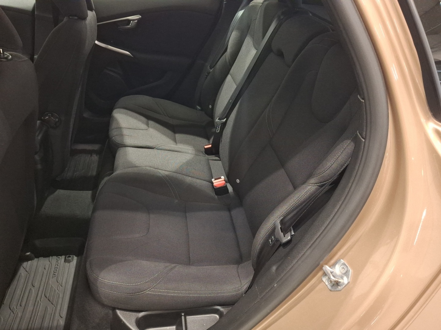 VOLVO V40 2017