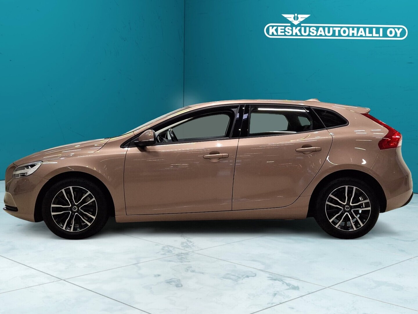 VOLVO V40 2017