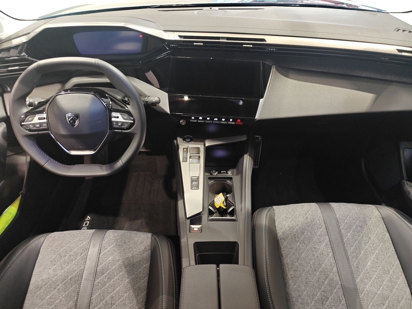 PEUGEOT 408 11