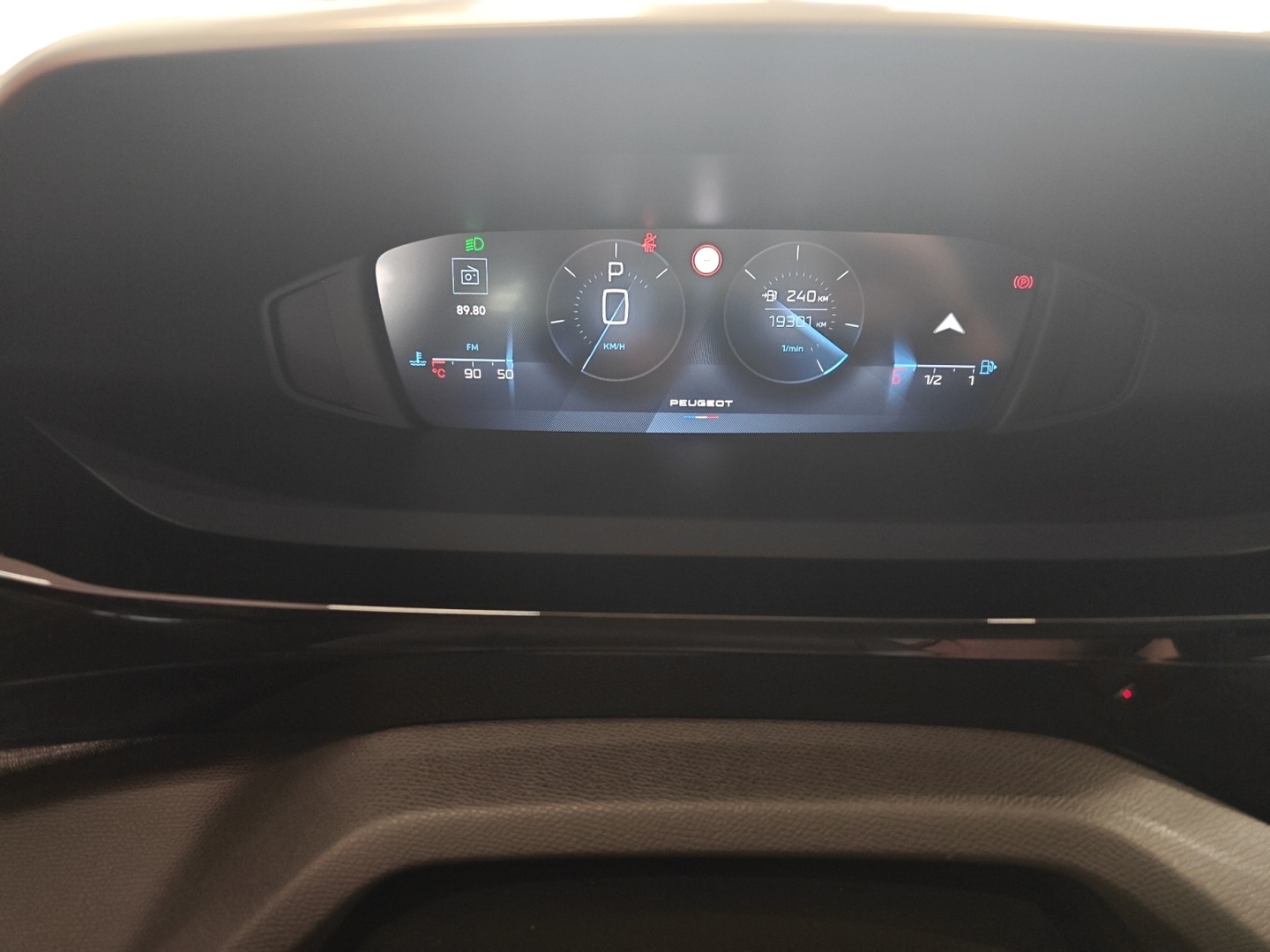 PEUGEOT 408 18