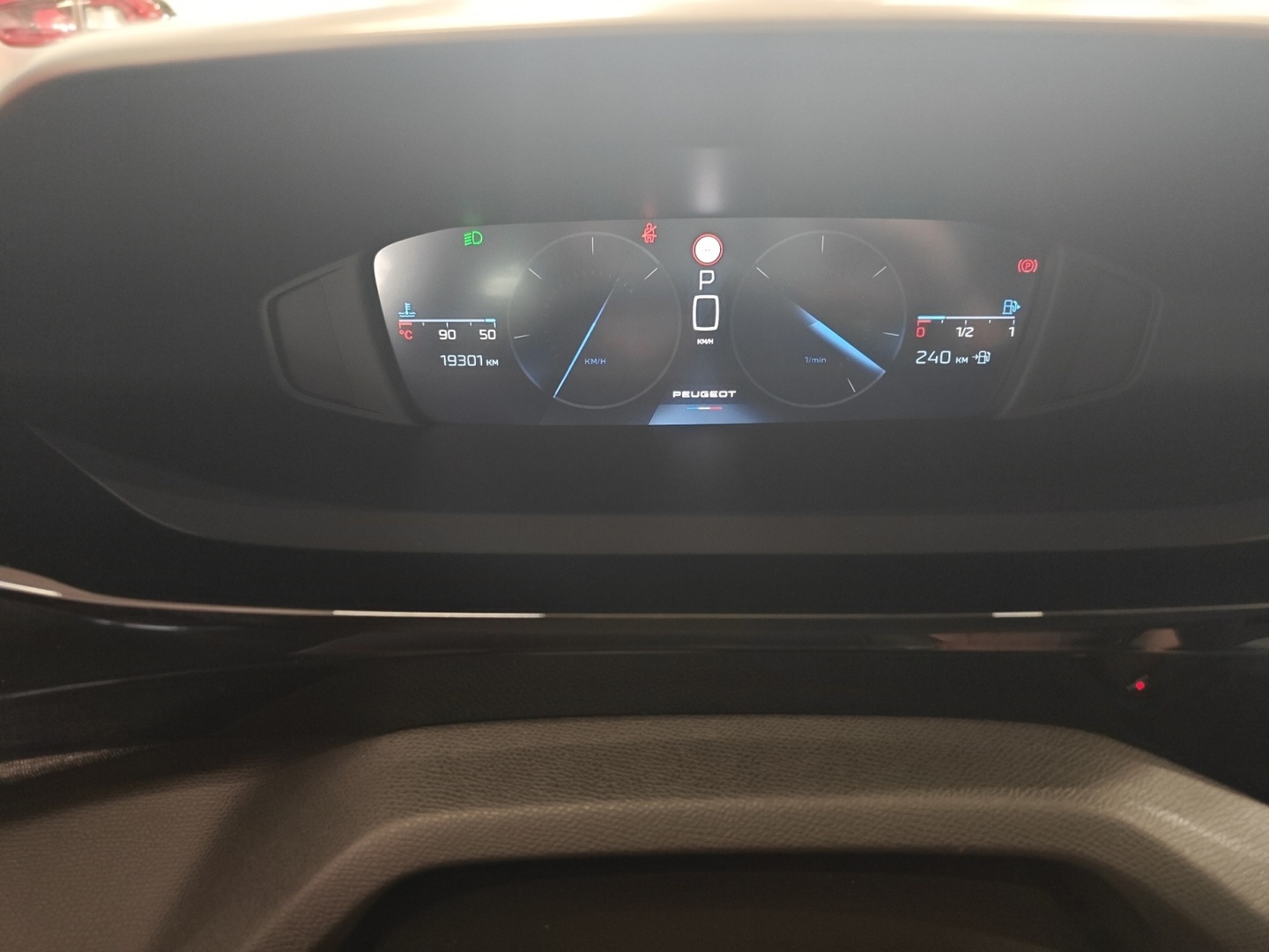 PEUGEOT 408 26