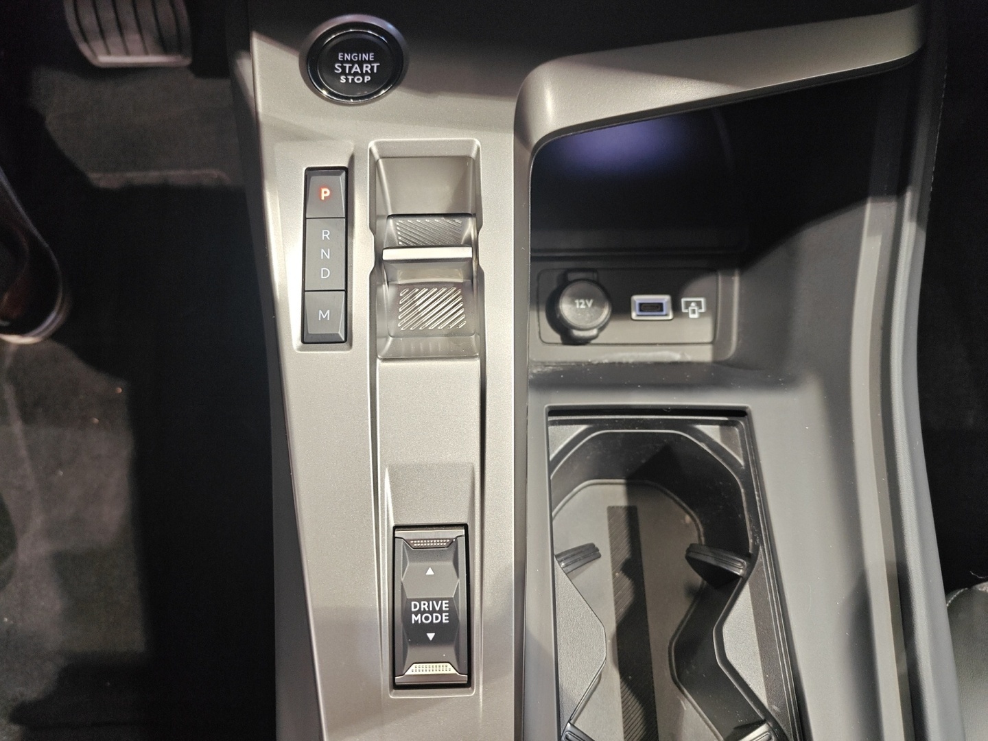 PEUGEOT 408 29