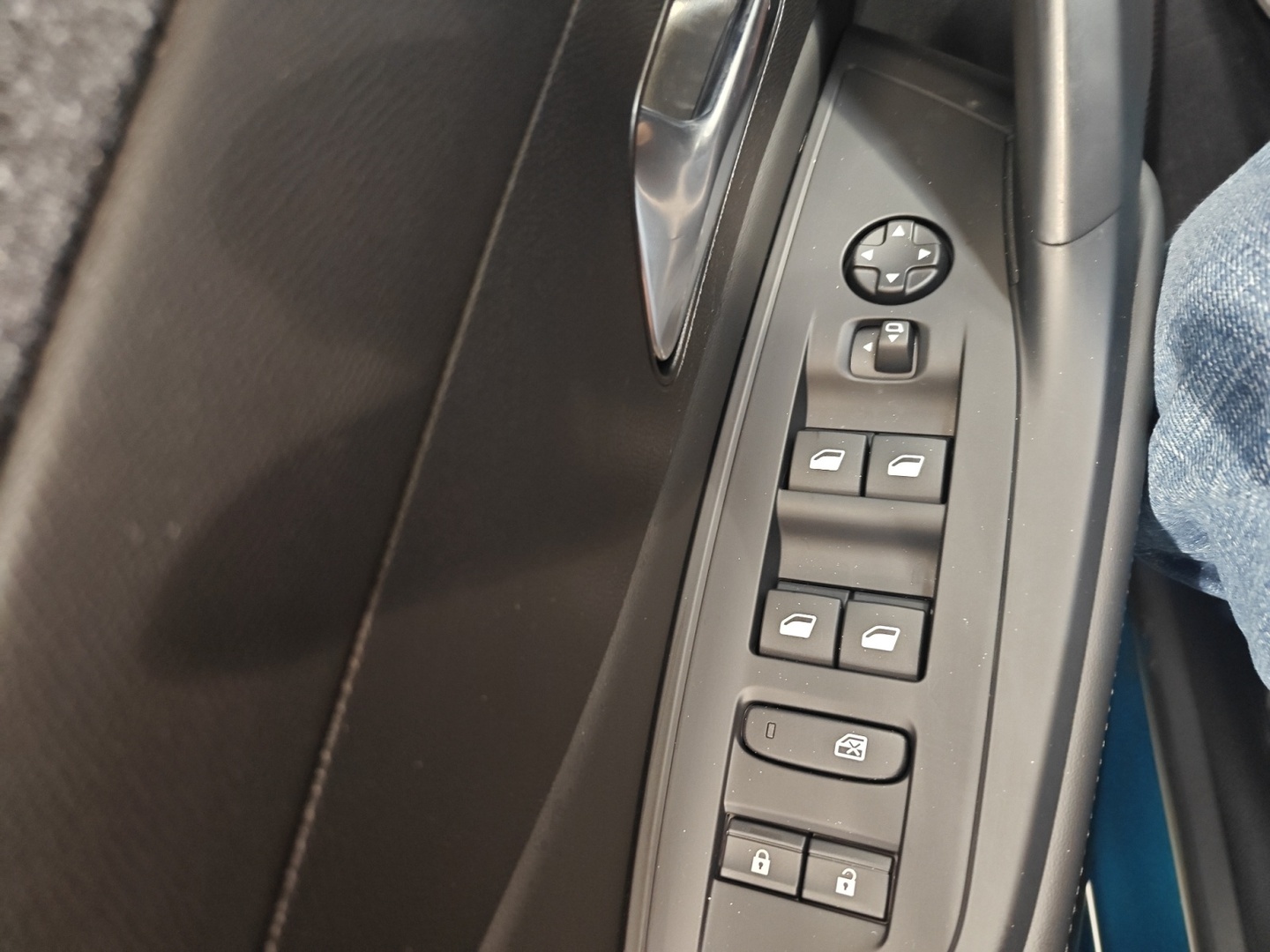 PEUGEOT 408 30