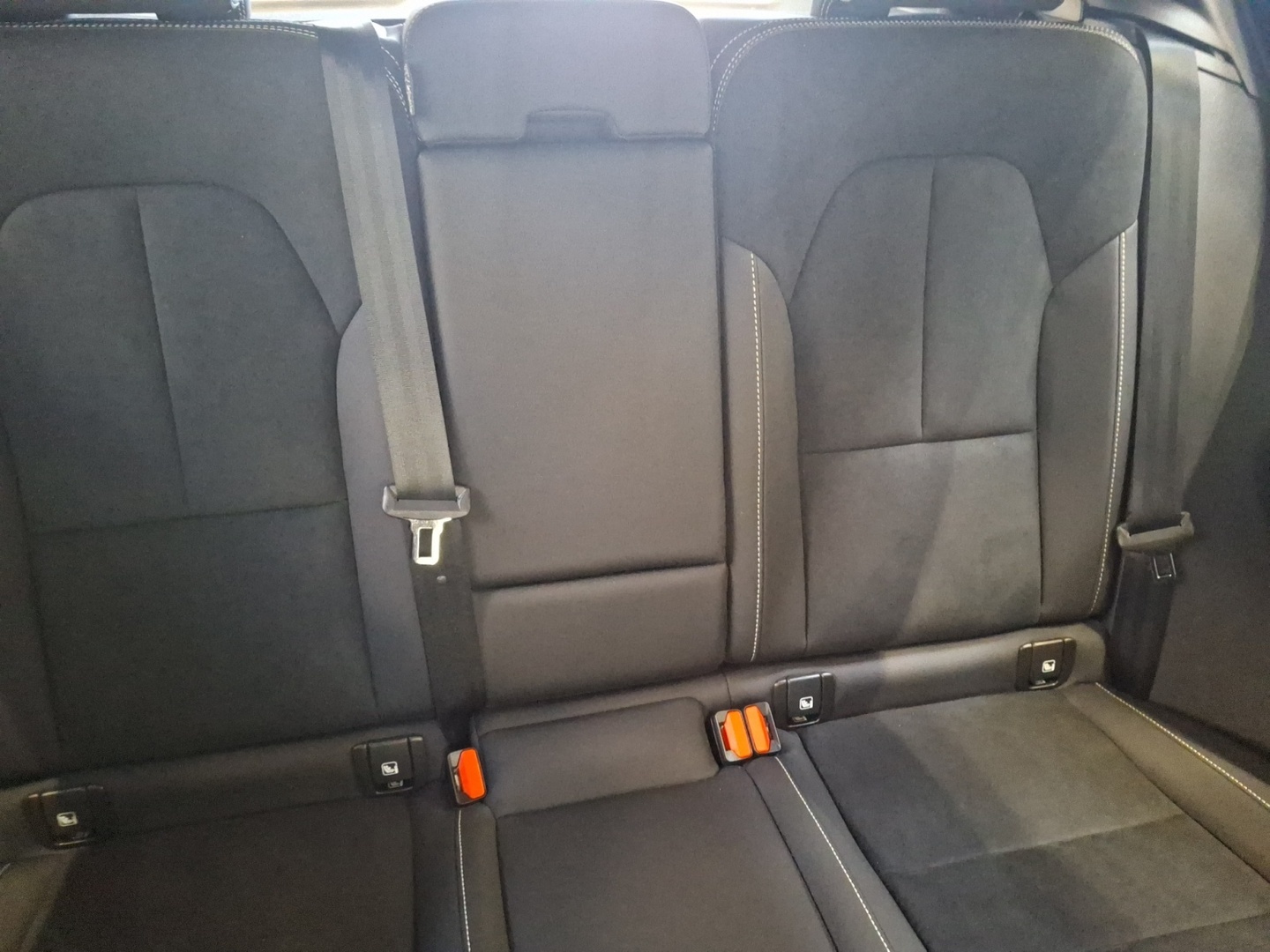 VOLVO EX40 2025