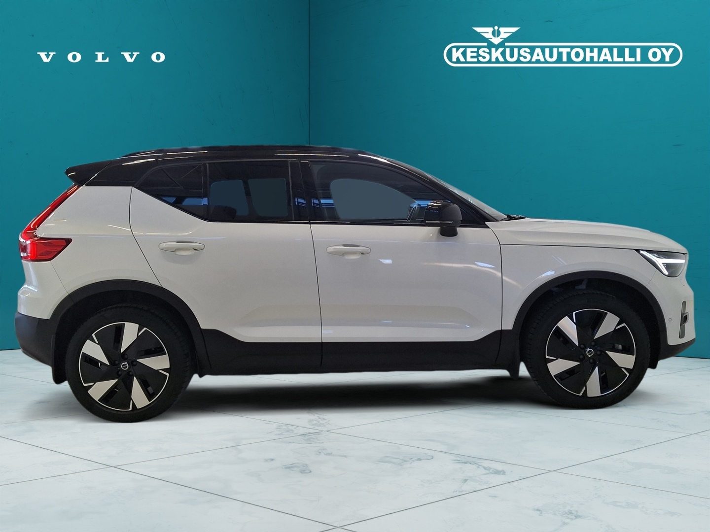 VOLVO EX40 2025