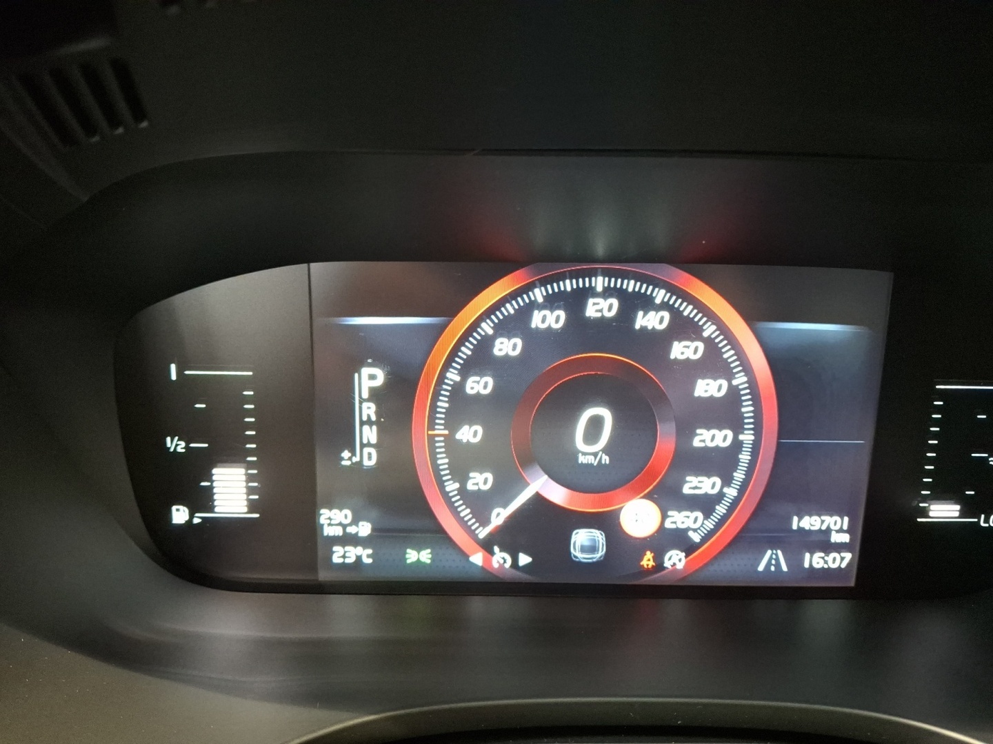 VOLVO XC60 2018