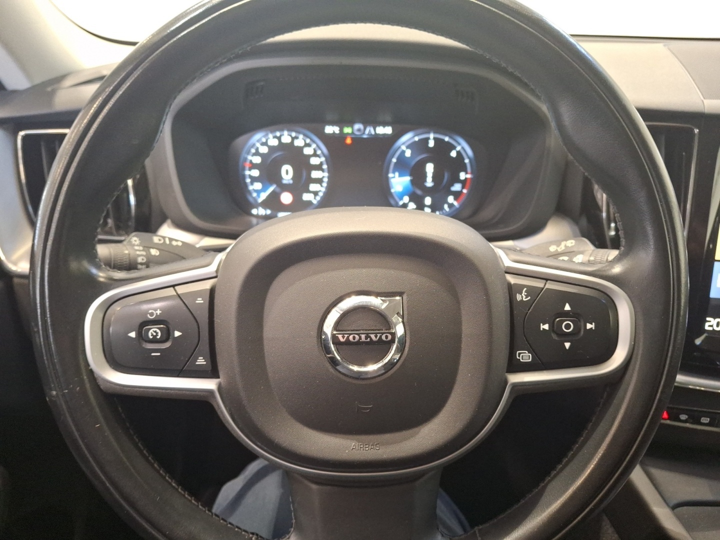 VOLVO XC60 2021