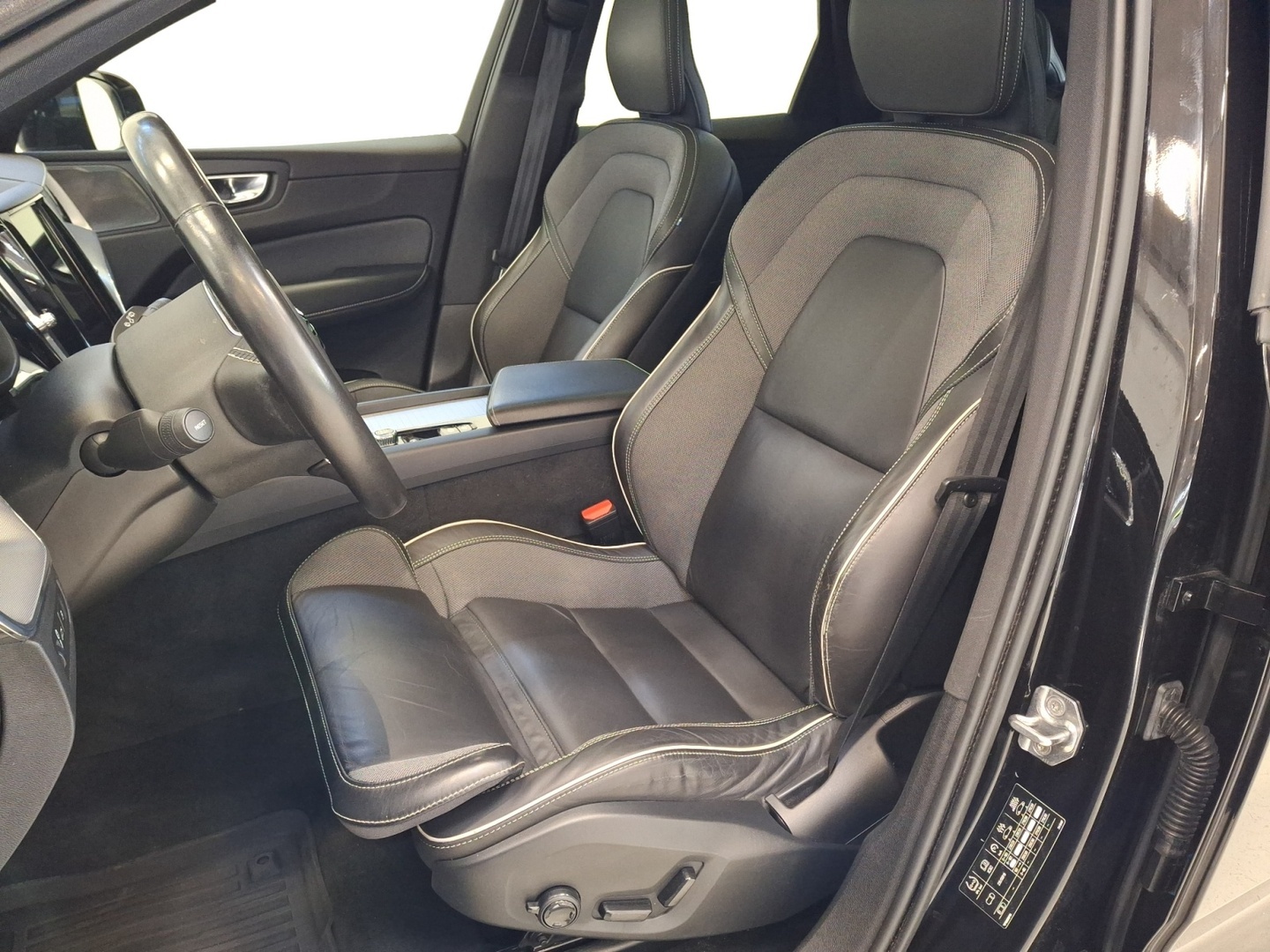 VOLVO XC60 2021