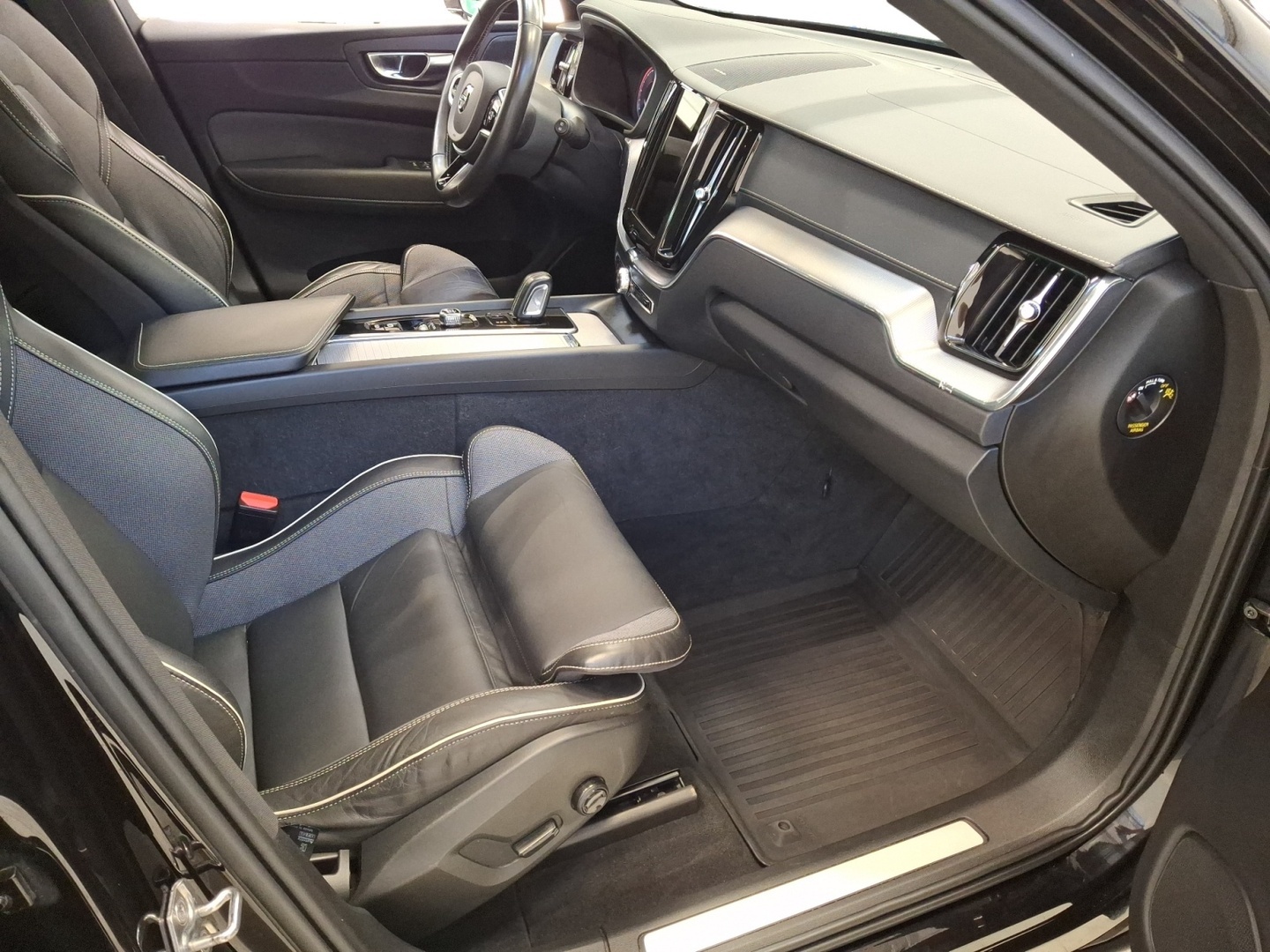 VOLVO XC60 2021