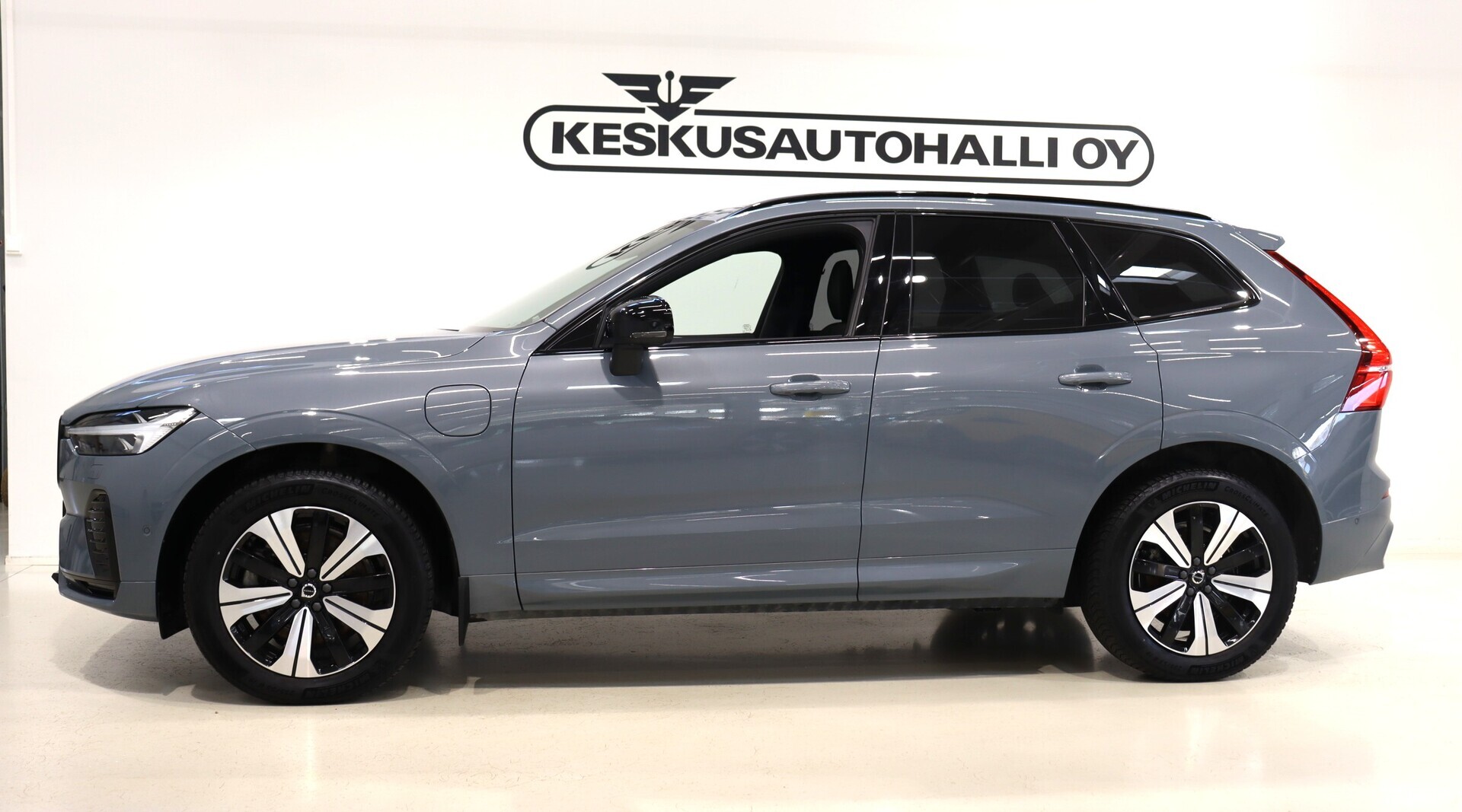 VOLVO XC60 2023