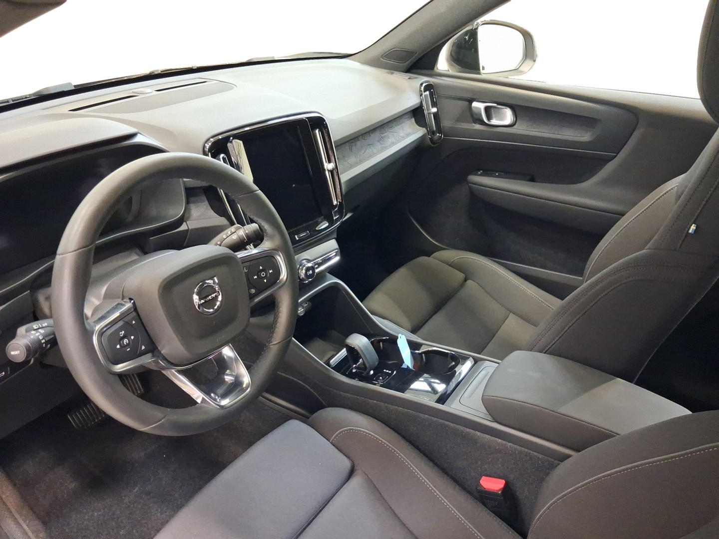 VOLVO XC40 2023