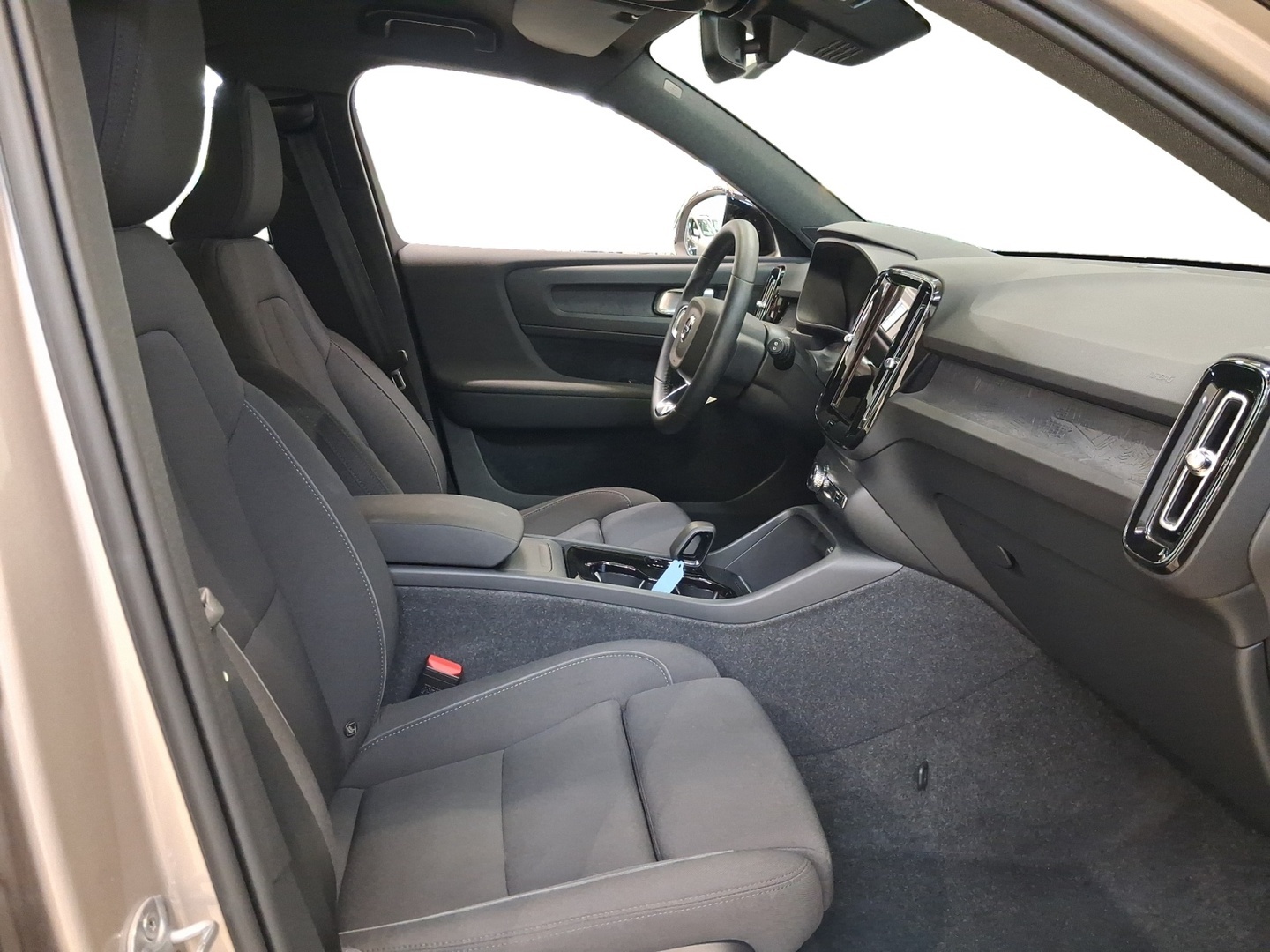 VOLVO XC40 2023