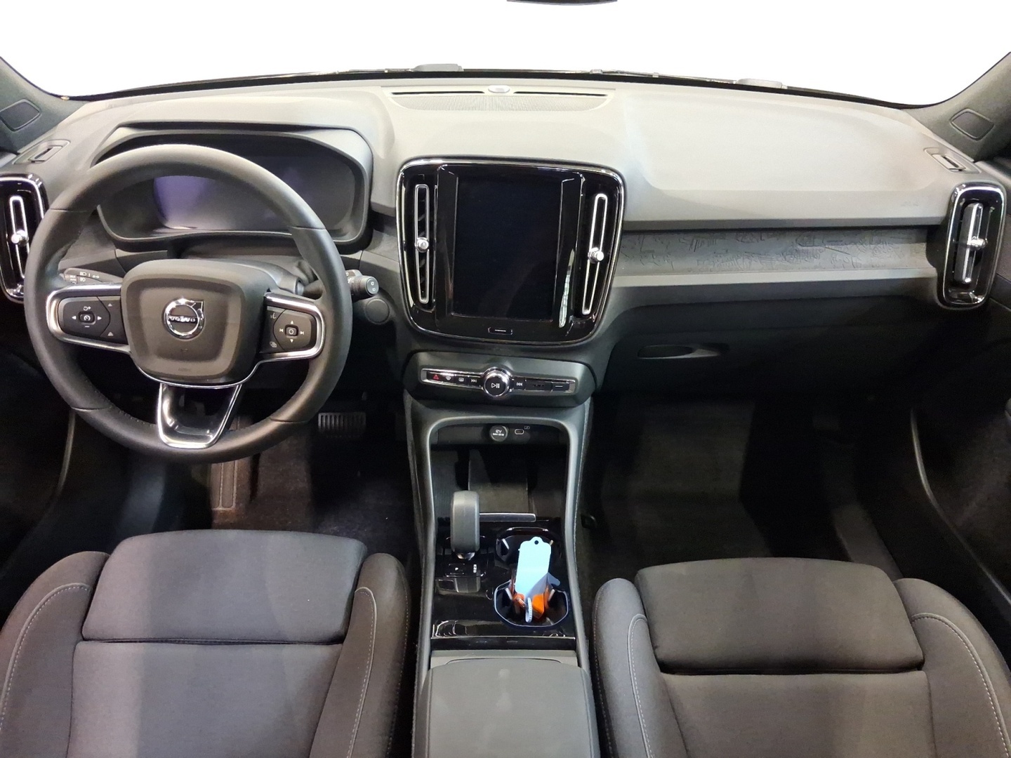 VOLVO XC40 2023