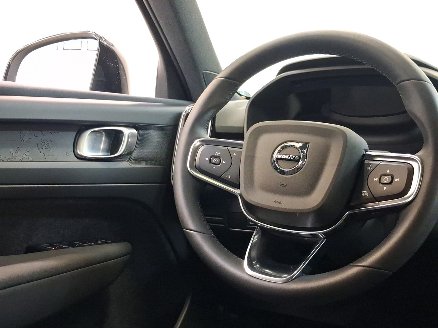 VOLVO XC40 2023
