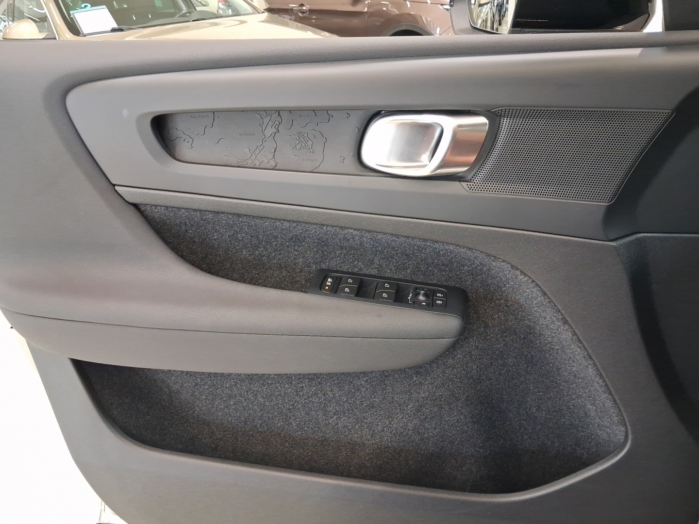 VOLVO XC40 2023