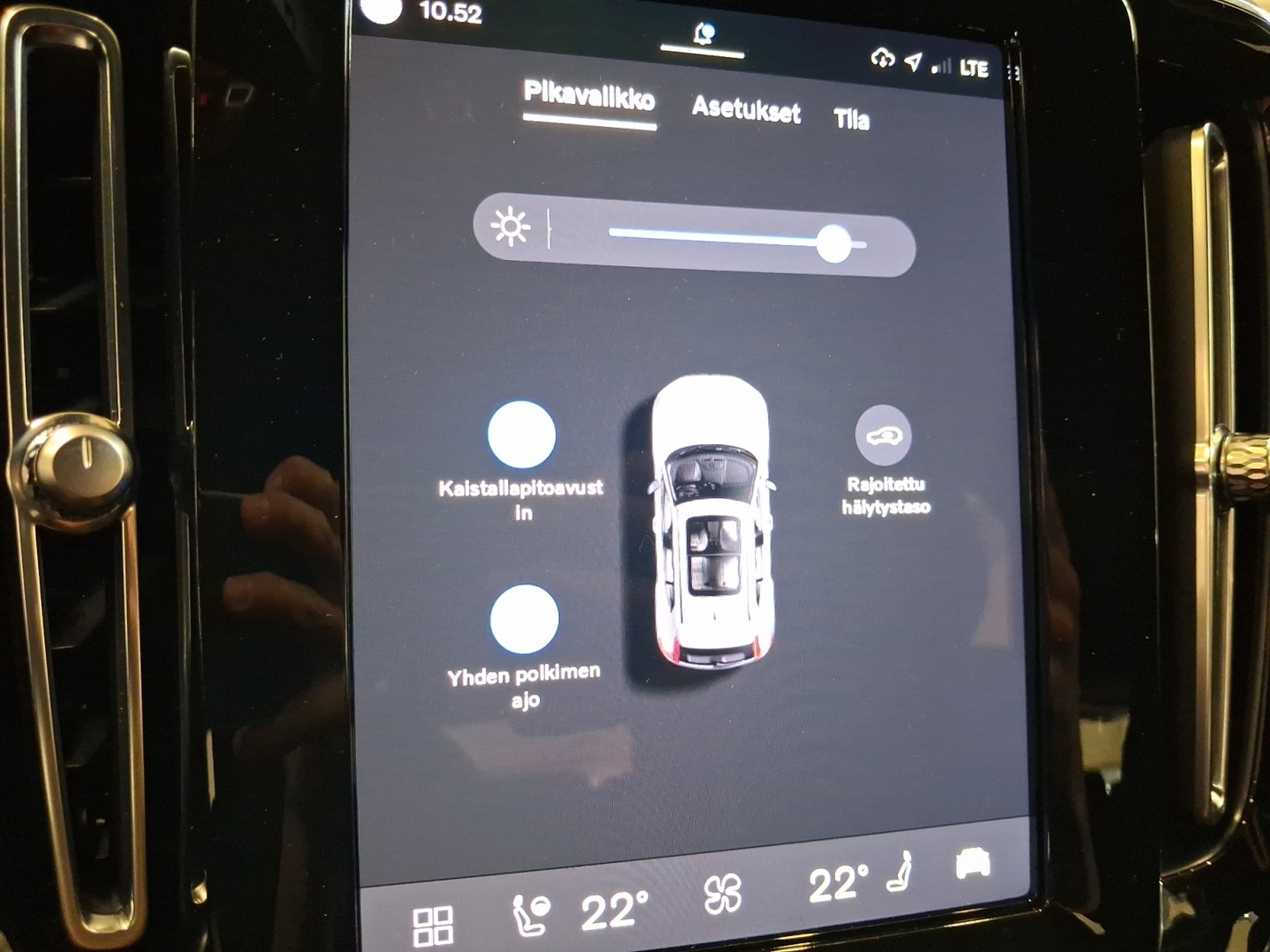 VOLVO XC40 2023