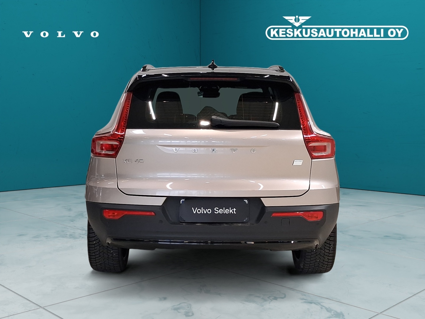 VOLVO XC40 2023