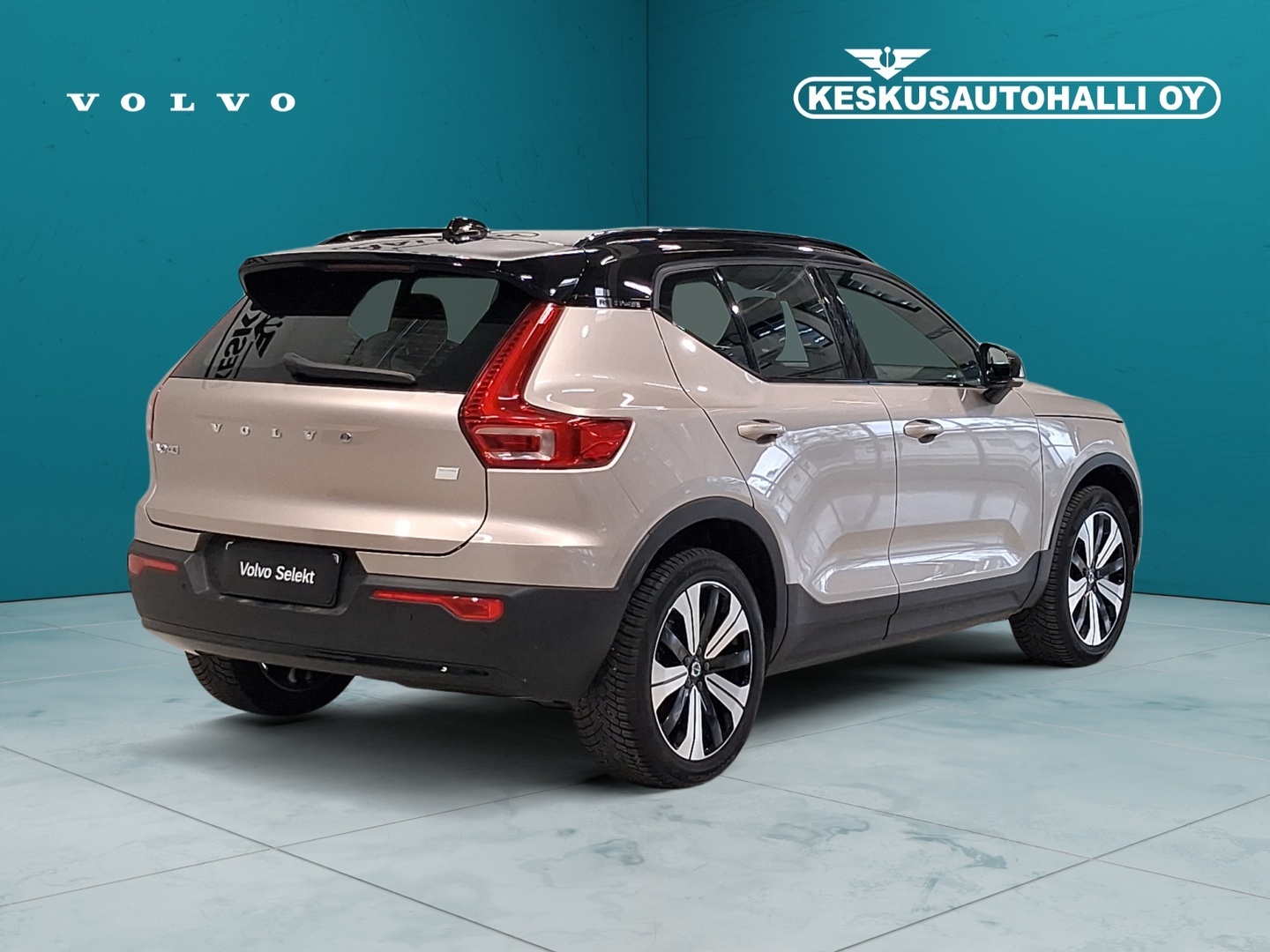 VOLVO XC40 2023