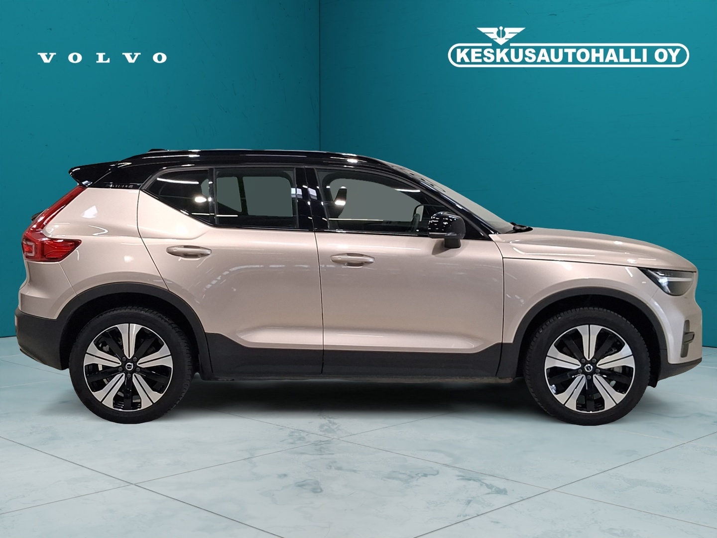 VOLVO XC40 2023