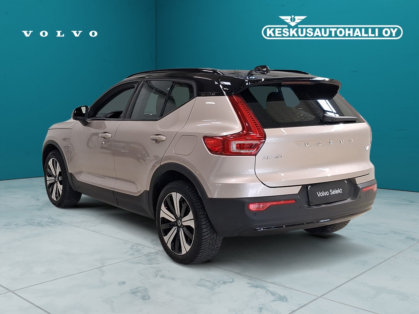 VOLVO XC40 2023