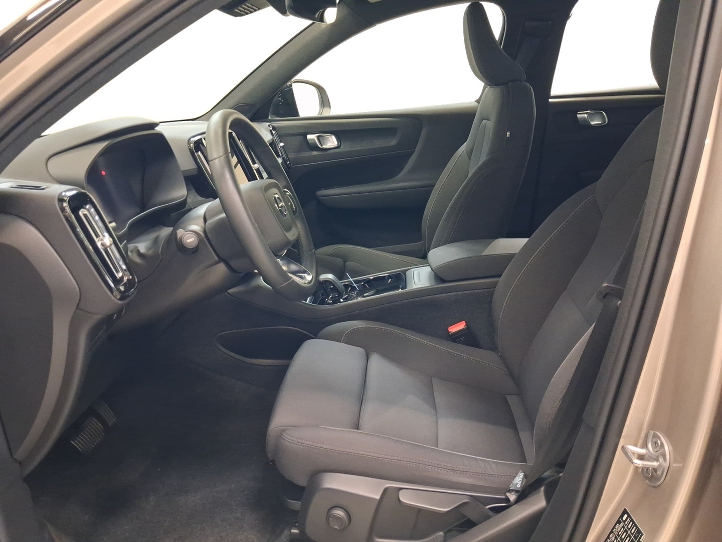 VOLVO XC40 2023
