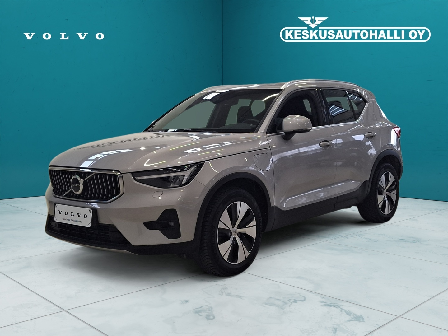VOLVO XC40 2023
