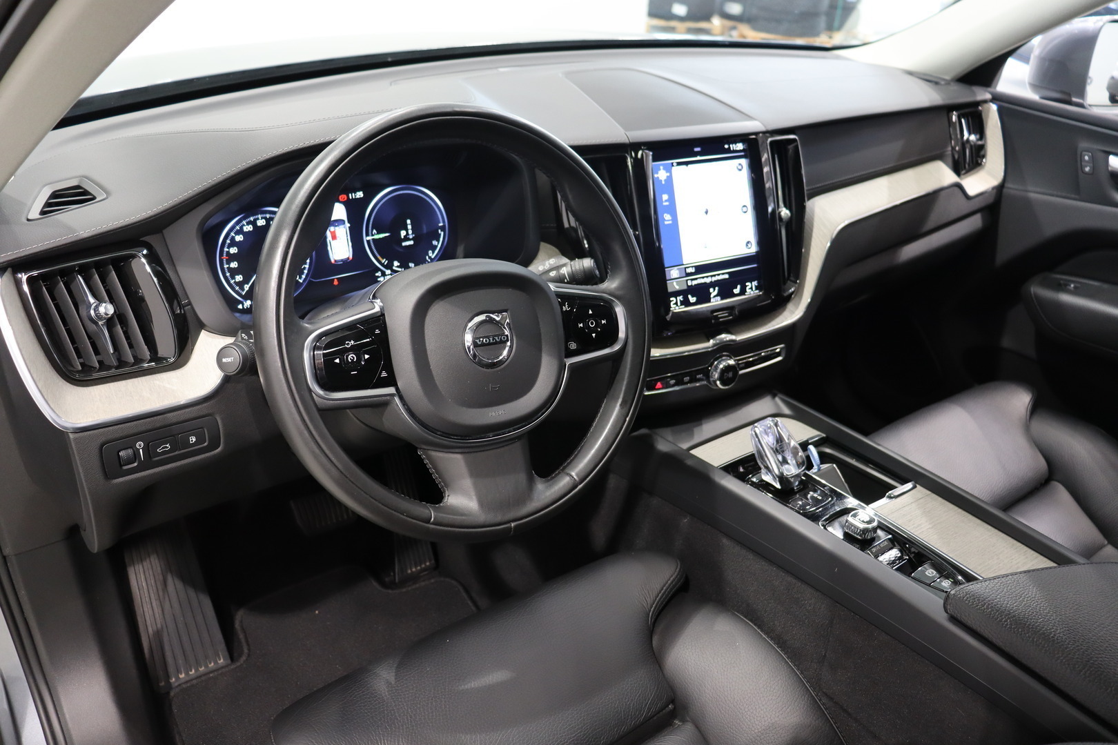 VOLVO XC60 2021