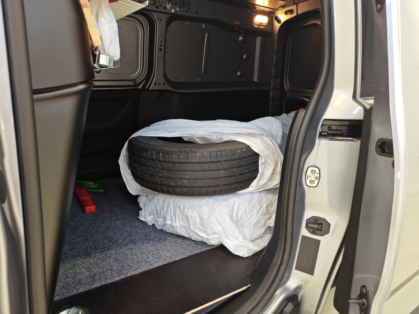 PEUGEOT Partner 2025