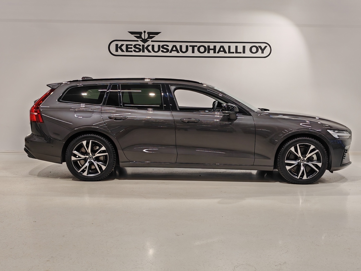 VOLVO V60 2025