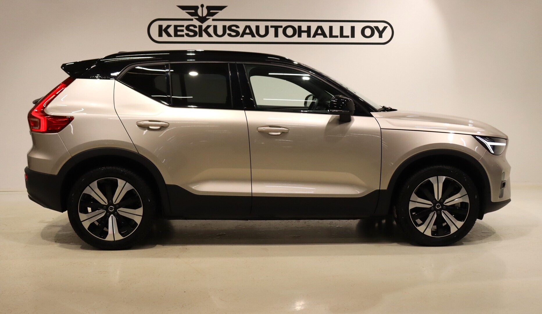 VOLVO XC40 2024