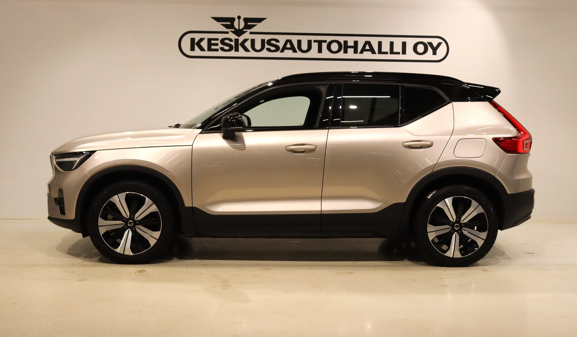 VOLVO XC40 2024