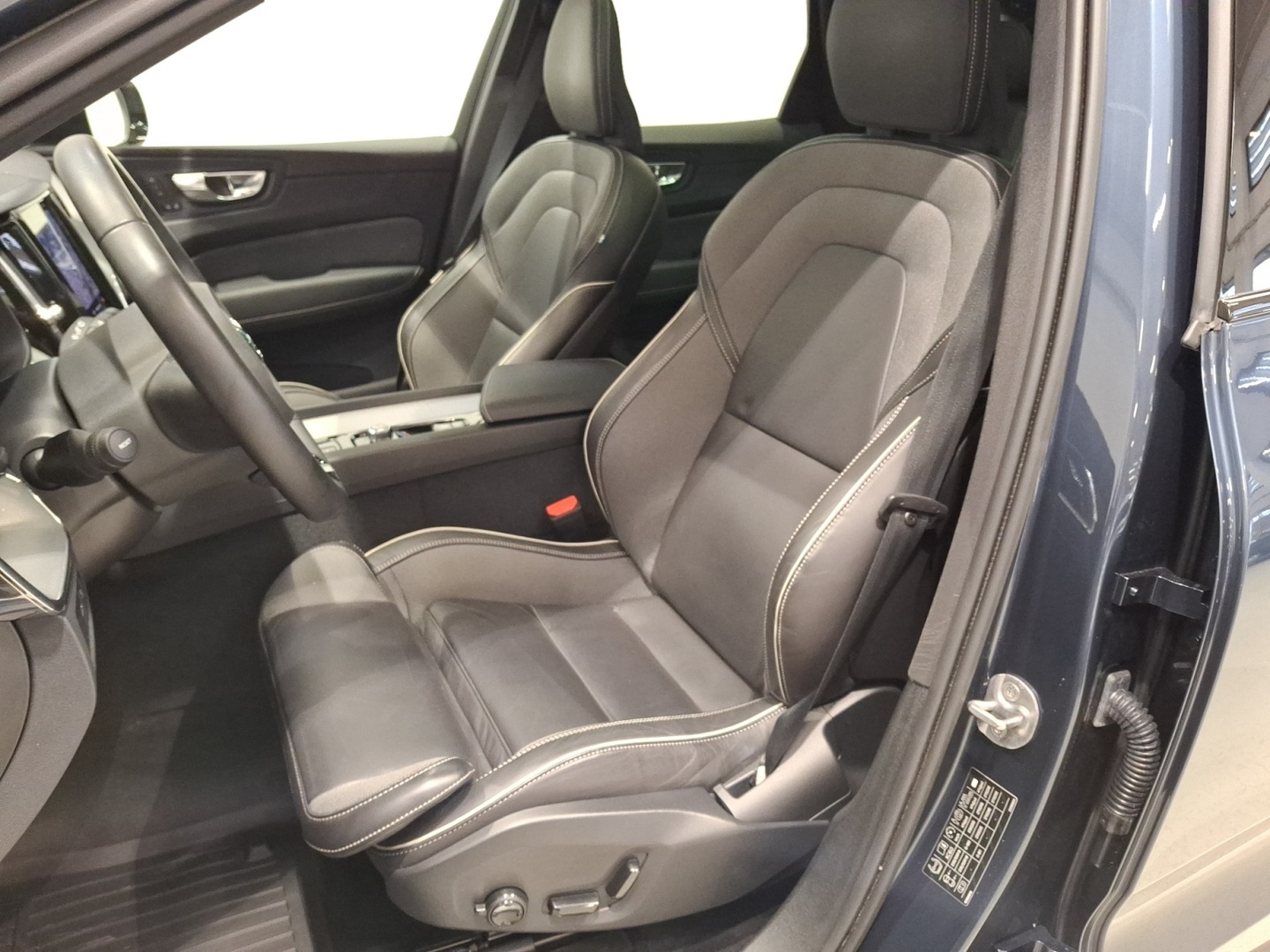 VOLVO XC60 2025