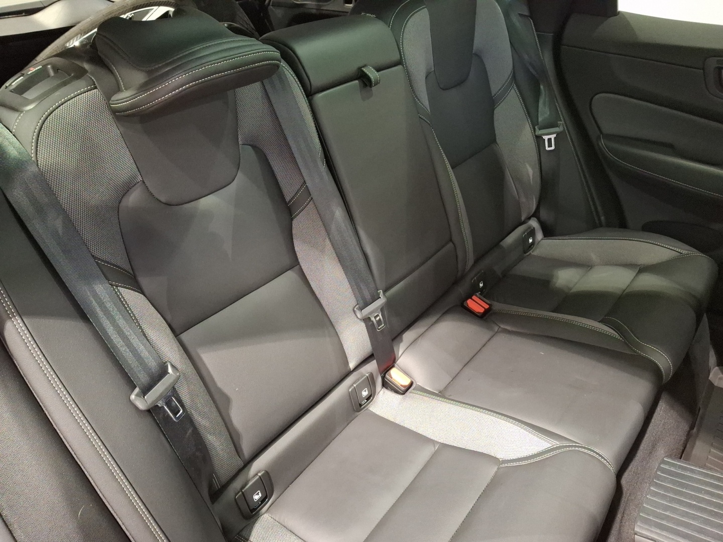 VOLVO XC60 2025
