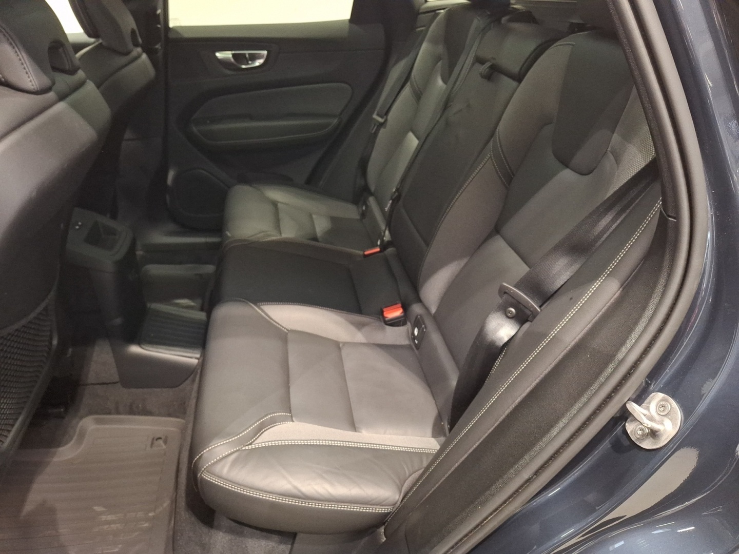 VOLVO XC60 2025