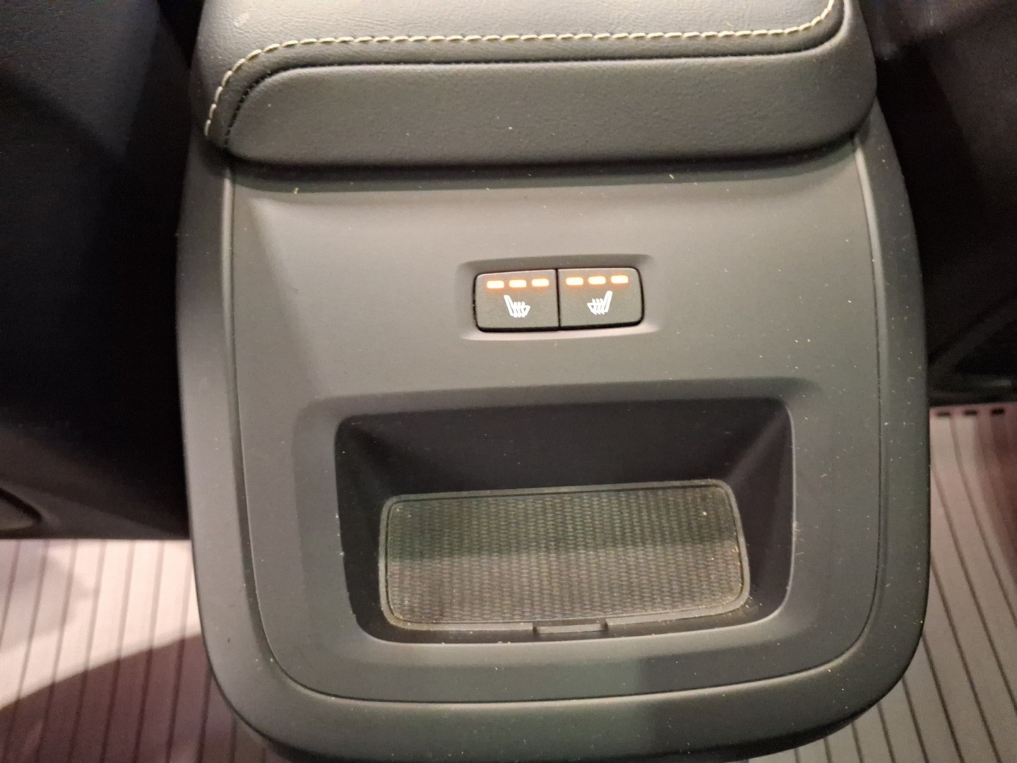 VOLVO XC60 2025