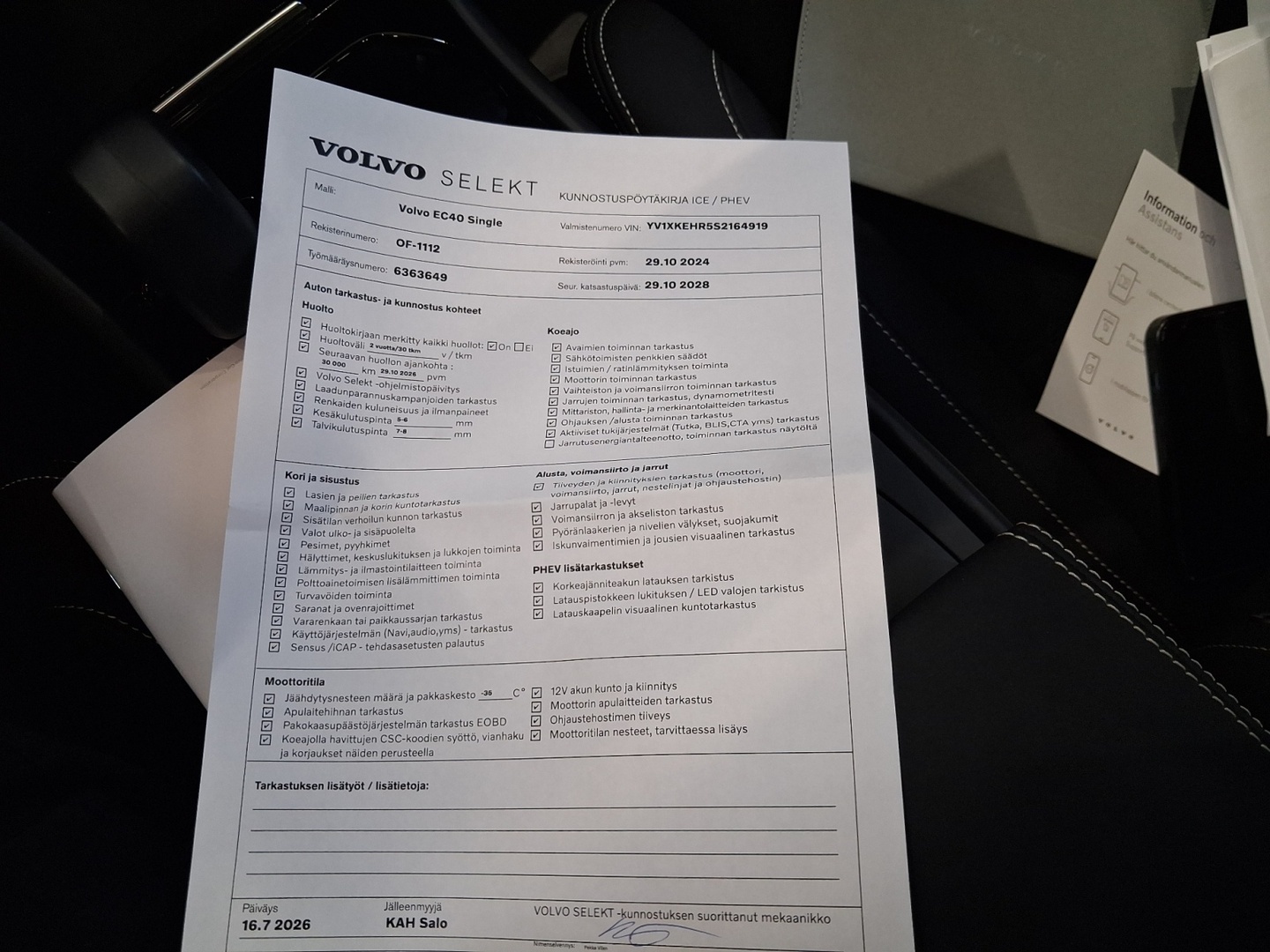 VOLVO EC40 2025