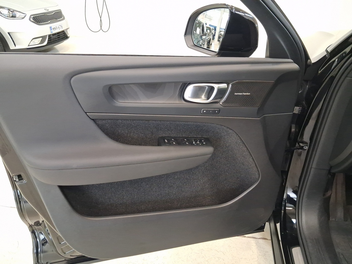 VOLVO EX40 2025