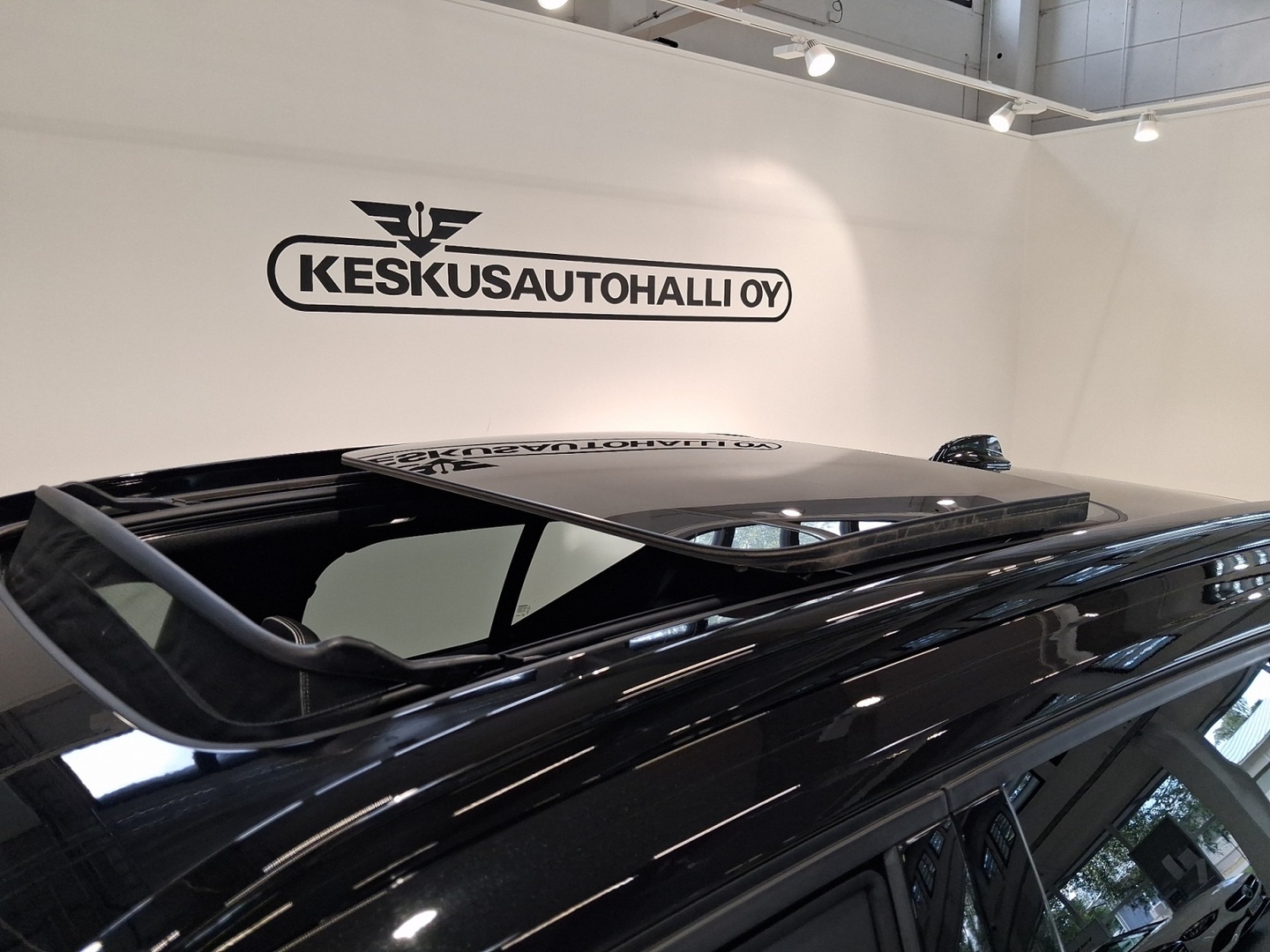 VOLVO EX40 2025