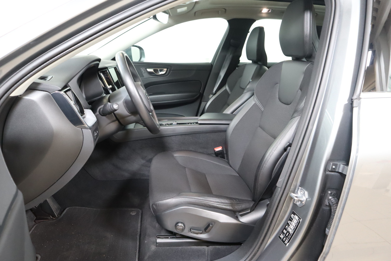 VOLVO XC60 2021