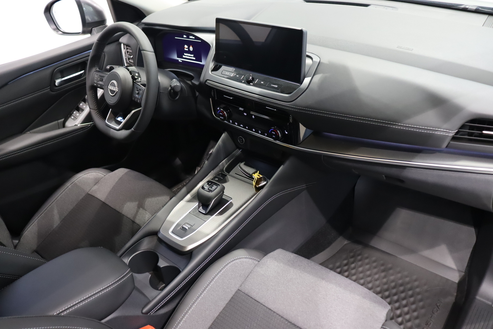 NISSAN Qashqai 2025