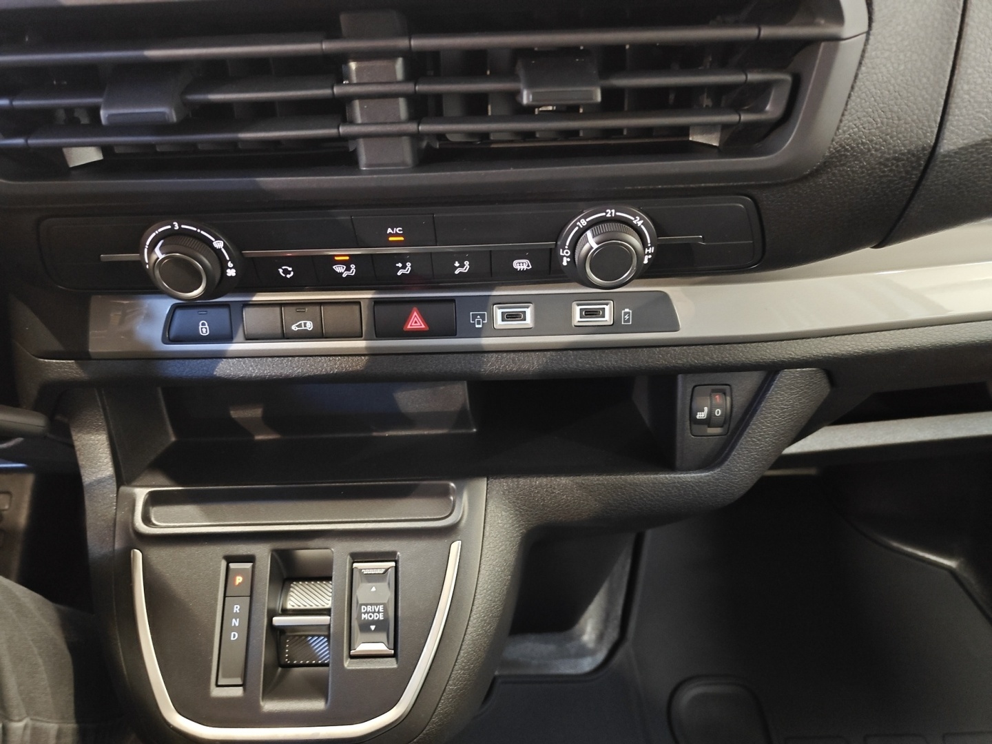 PEUGEOT Expert 2026