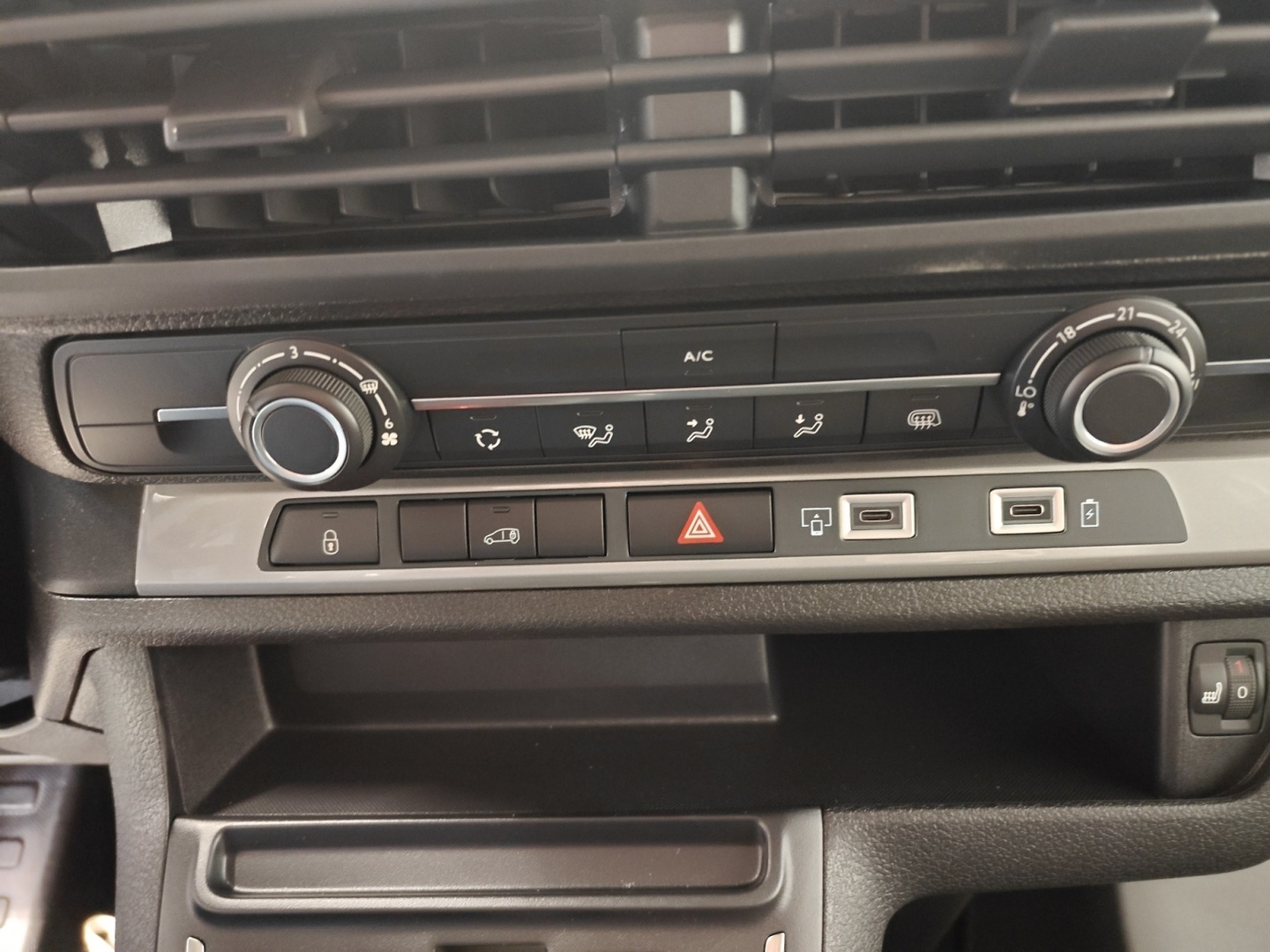 PEUGEOT Expert 2026